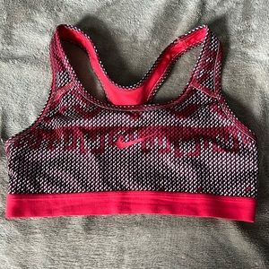 Nike Sports Bra - red pattern